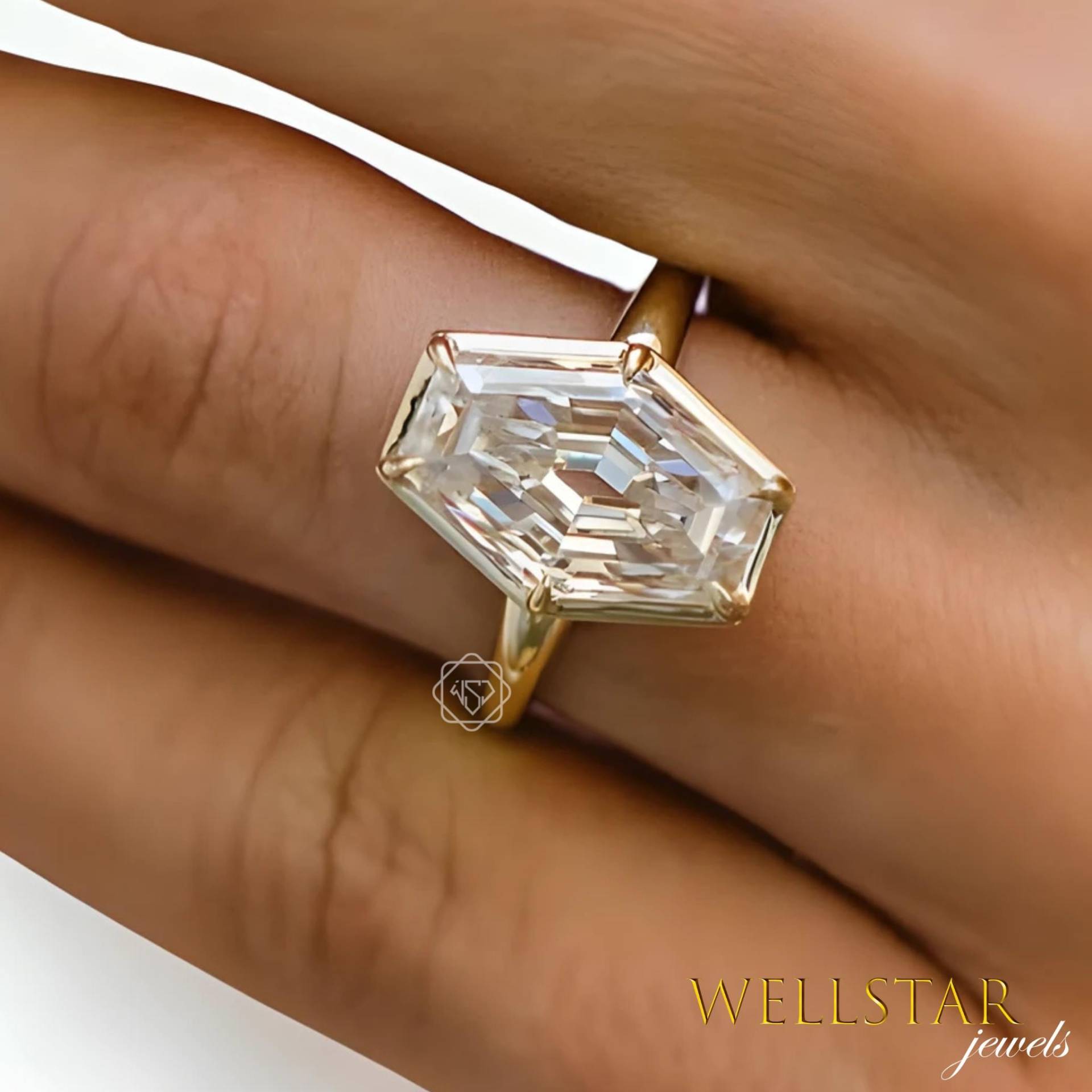 2.50 Ct Shield Pentagon Moissanite Diamond Engagement Ring Solitaire Geometric Yellow Gold Jewelry von jewellerybywellstar