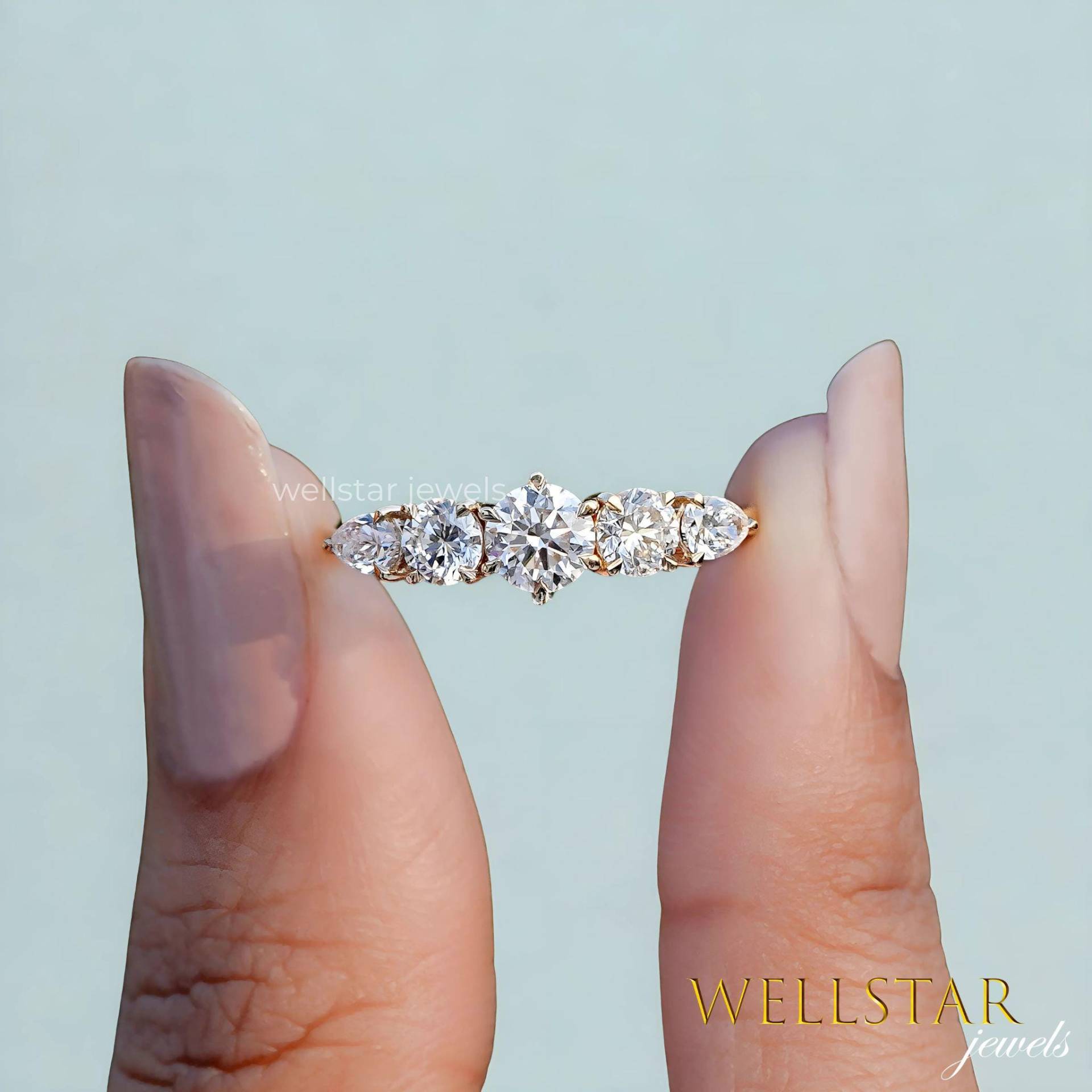 2.50 Ctw Round & Pear Cut Moissanite Five Stone Engagement Ring Classic Gold Anniversary Band 10K 14K 18K Yellow For Women von jewellerybywellstar