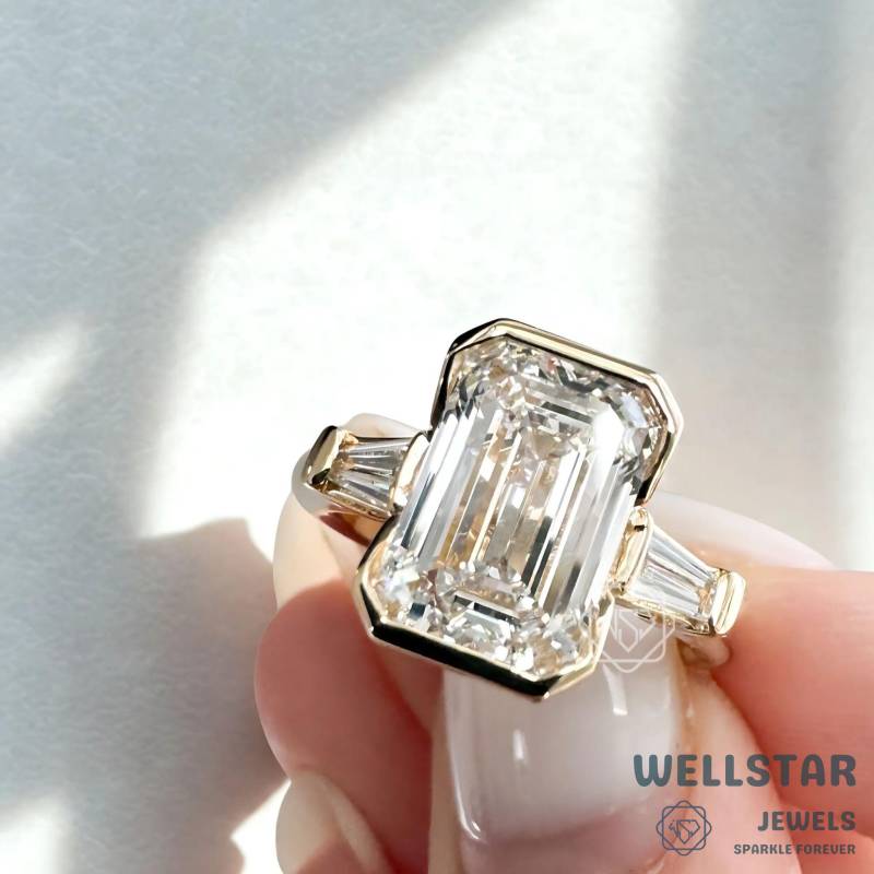 2.50Ct Emerald Cut Moissanite Engagement Ring 10K Gold Tapered Baguette Side Stones - Three Stone Vintage Inspired Jewelry von jewellerybywellstar