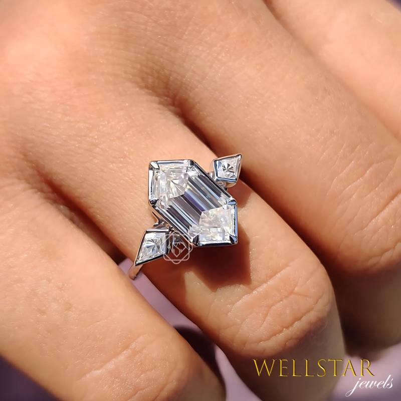 2.50Ct Hexagon Cut Moissanite Statement Ring in 10K Solid White Gold Geometric Side Stone Engagement | Handmade Jewelry von jewellerybywellstar