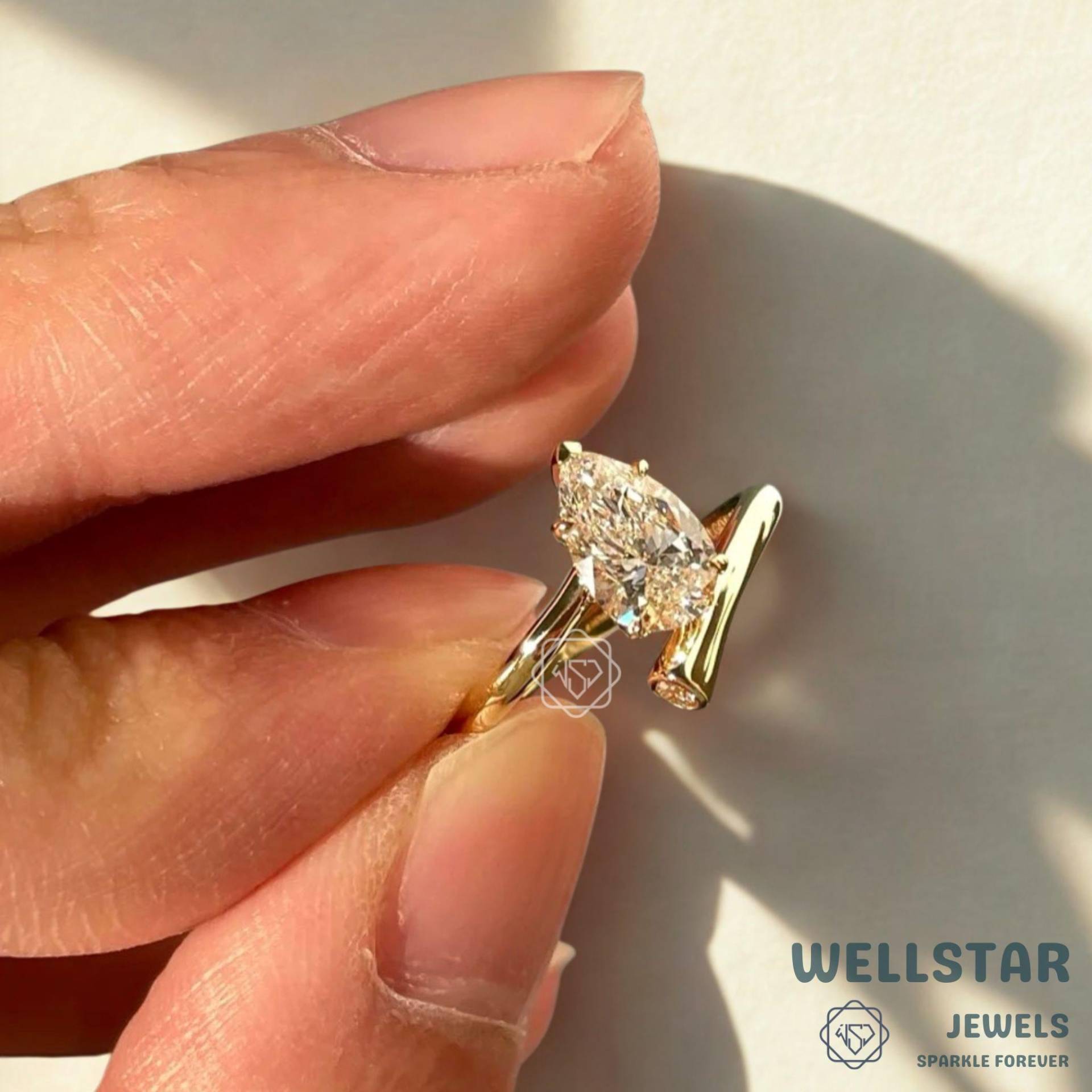 2.50Ct Pear Cut Lab Diamond Bypass Ring | 10Kt Yellow Gold Wrap Design With Round Accent Stone Modern Engagement von jewellerybywellstar