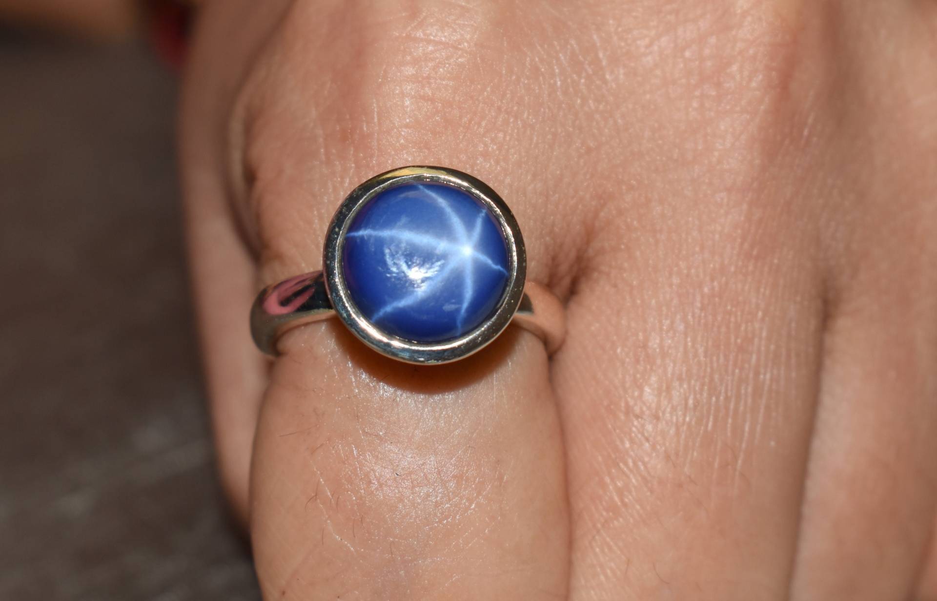 Blauer Stern Ring, Blauer Saphir 925 Sterling Silber Frauen Herrenring, Gelbgold Runde Form Edelstein Ring Blauer Stern Ring, Blauer Saphir 925 Sterling Silber Frauen Herrenring, Gelbgold Runde Form Edelstein Ring von jewelleryvilla