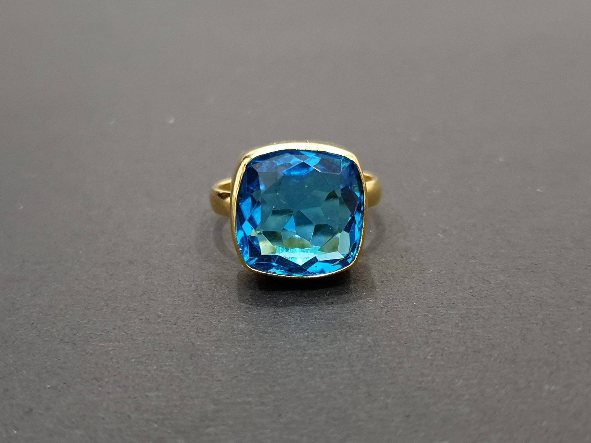 Blauer Topas-Quarz-Ring, 925 Solid Sterling Silber Ring, 22K Gelbgold Handgemachter Stein Edelstein Frauen Ring von jewelleryvilla