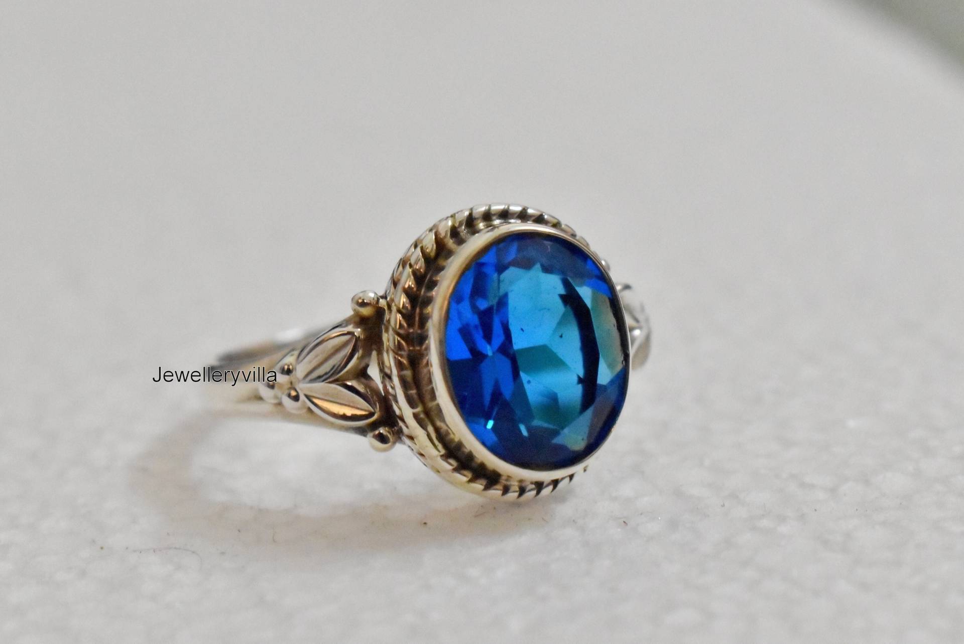 Blauer Topas Ring, Handgemachter Gravierter 925 Sterling Silber Boho Frauen Geschenk Für Sie, Gelbgold Ring von jewelleryvilla