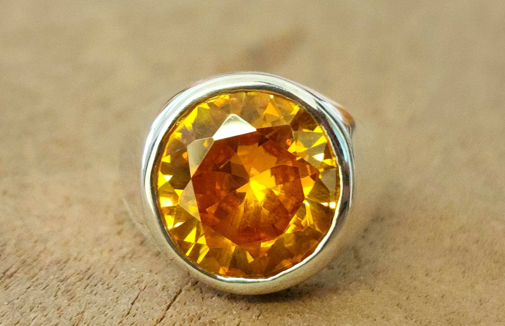 Citrin Ring, Runder Diamantschliff Edelstein Gravierter Gelbgold 925 Sterling Silber Geschenk Herren Damen Ring von jewelleryvilla