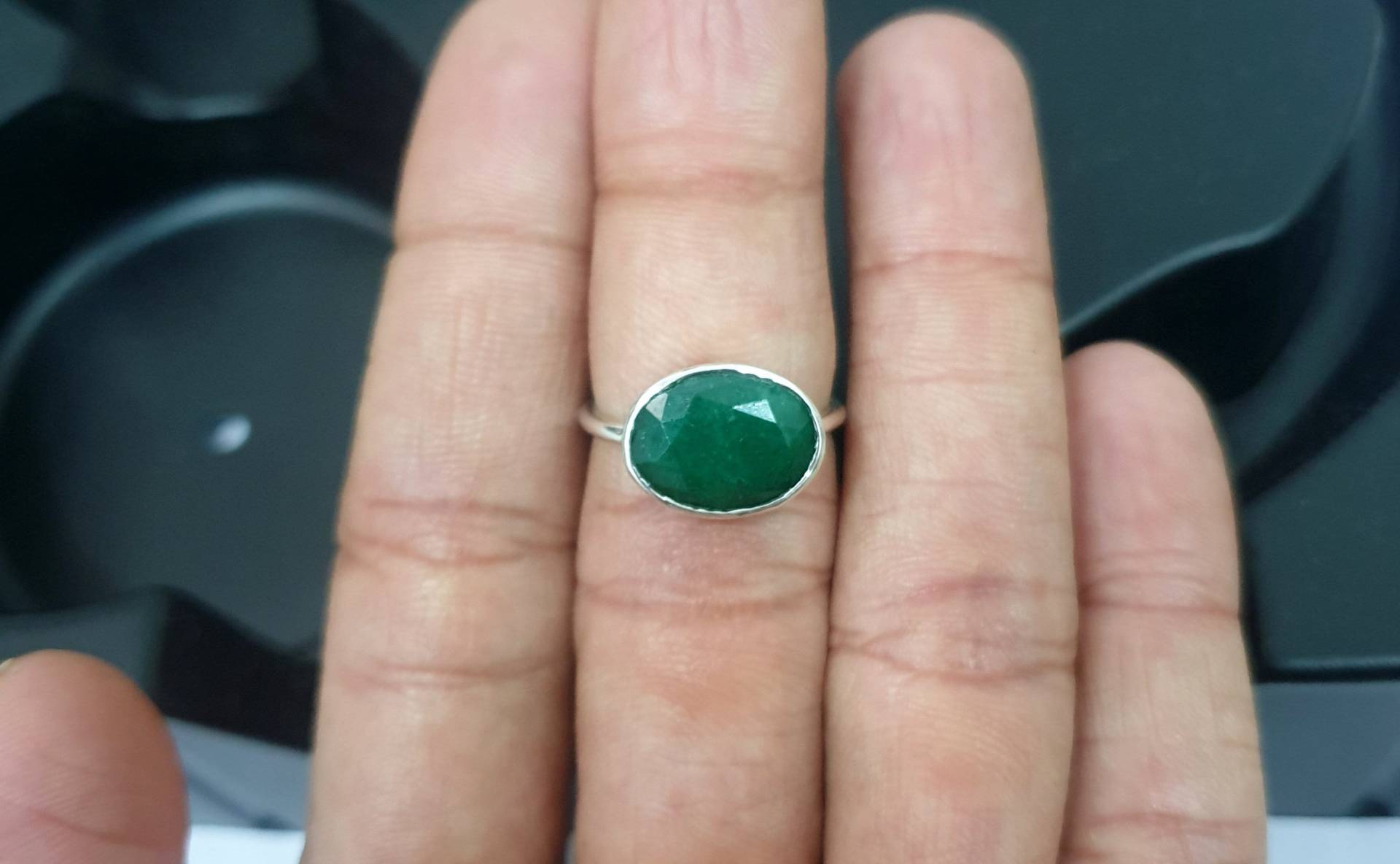 Grüner Smaragd Ring, Massiv Sterling Silber Natürlicher Dunkelgrüner Oval Schliff Edelstein, Rose Gold Finish, 22K Fill, Frauen Stein Ring von jewelleryvilla