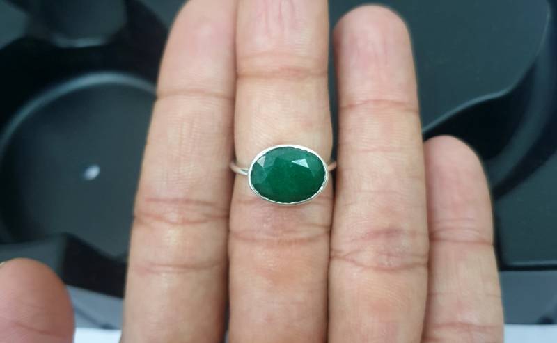 Grüner Smaragd Ring, Massiv Sterling Silber Natürlicher Dunkelgrüner Oval Schliff Edelstein, Rose Gold Finish, 22K Fill, Frauen Stein Ring von jewelleryvilla