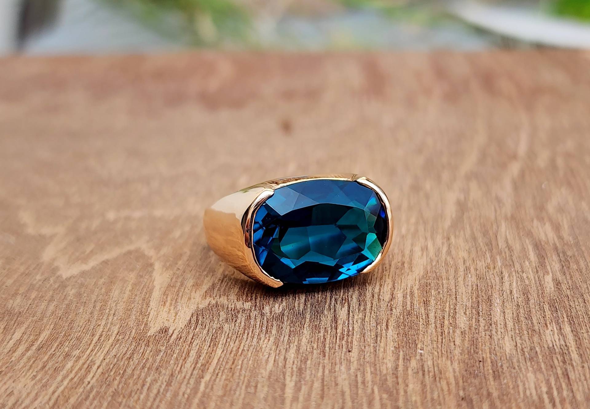 London Blautopas Siegelring, Schöner Kissen Blauquarz Edelstein, 925 Sterling Silber, 22K Gelbgold Ring, Geschenkring, Ring Mit Gravur von jewelleryvilla