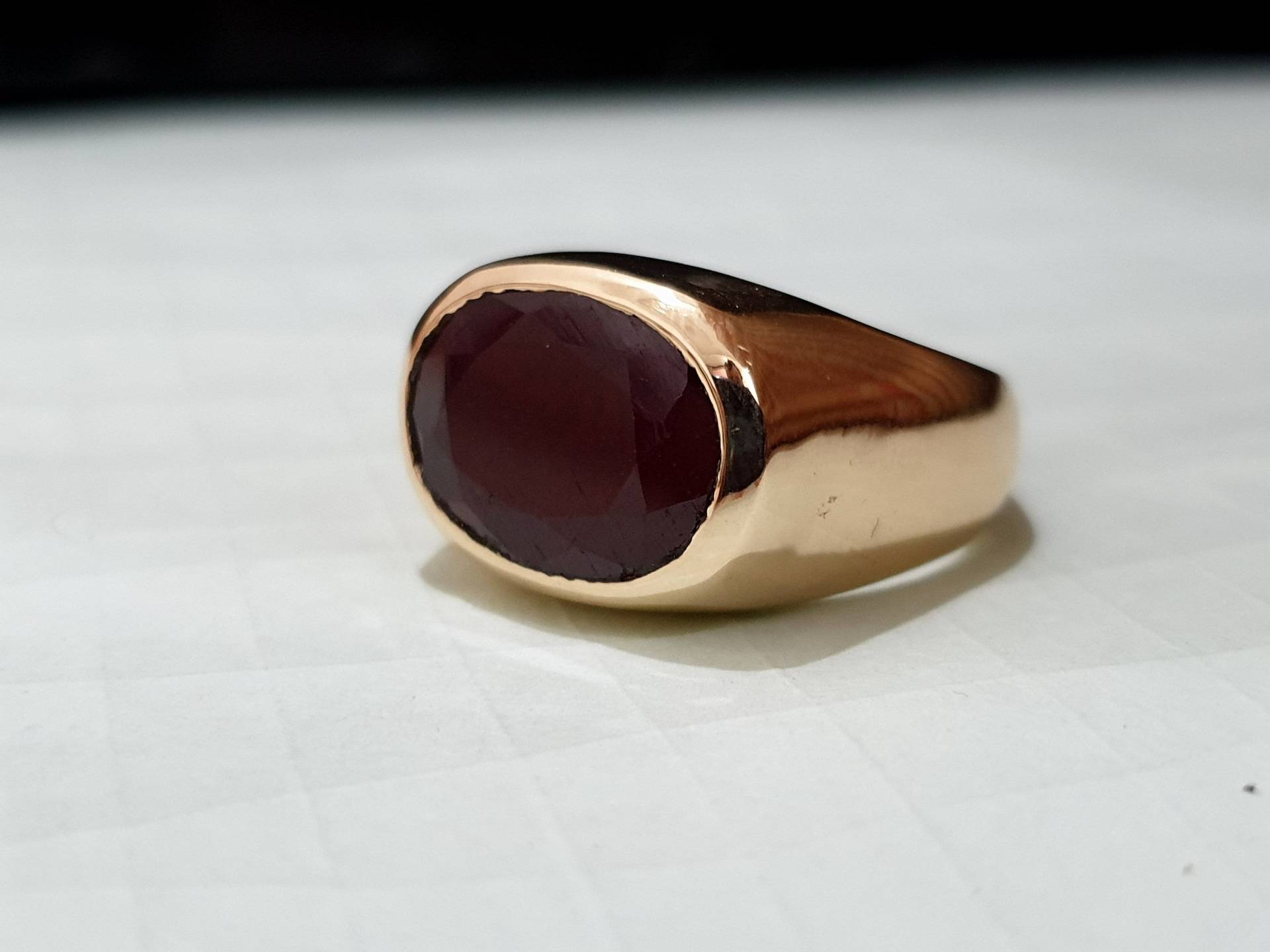 Natürliche Dunkelrot Rubin Siegelring, 925 Massiv Sterling Silber Rot Oval Edelstein Ring, 22K Gelbgold Kupfer Ring Schmuck von jewelleryvilla
