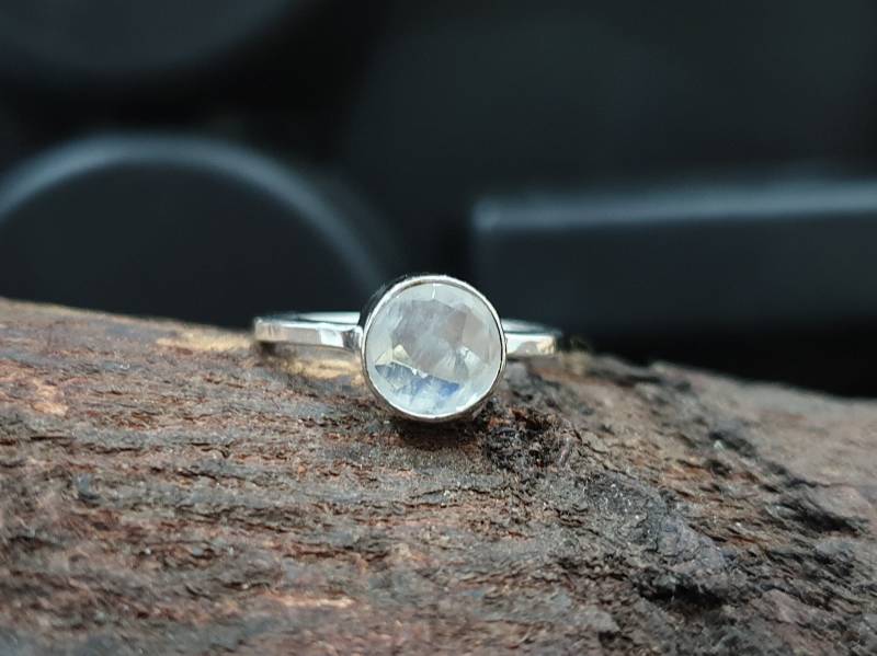 Natürlicher Regenbogen Mondstein Ring, 925 Sterling Silber, Handgemachter Schmuck, Frauen Gelb Gold Ring von jewelleryvilla