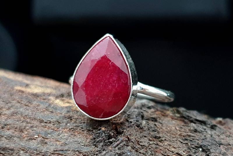 Natürlicher Roter Rubin Ring, 925 Massiv Silber Edelstein Handgemachter Schmuck Geschenk Für Sie, Stein Birnenform von jewelleryvilla