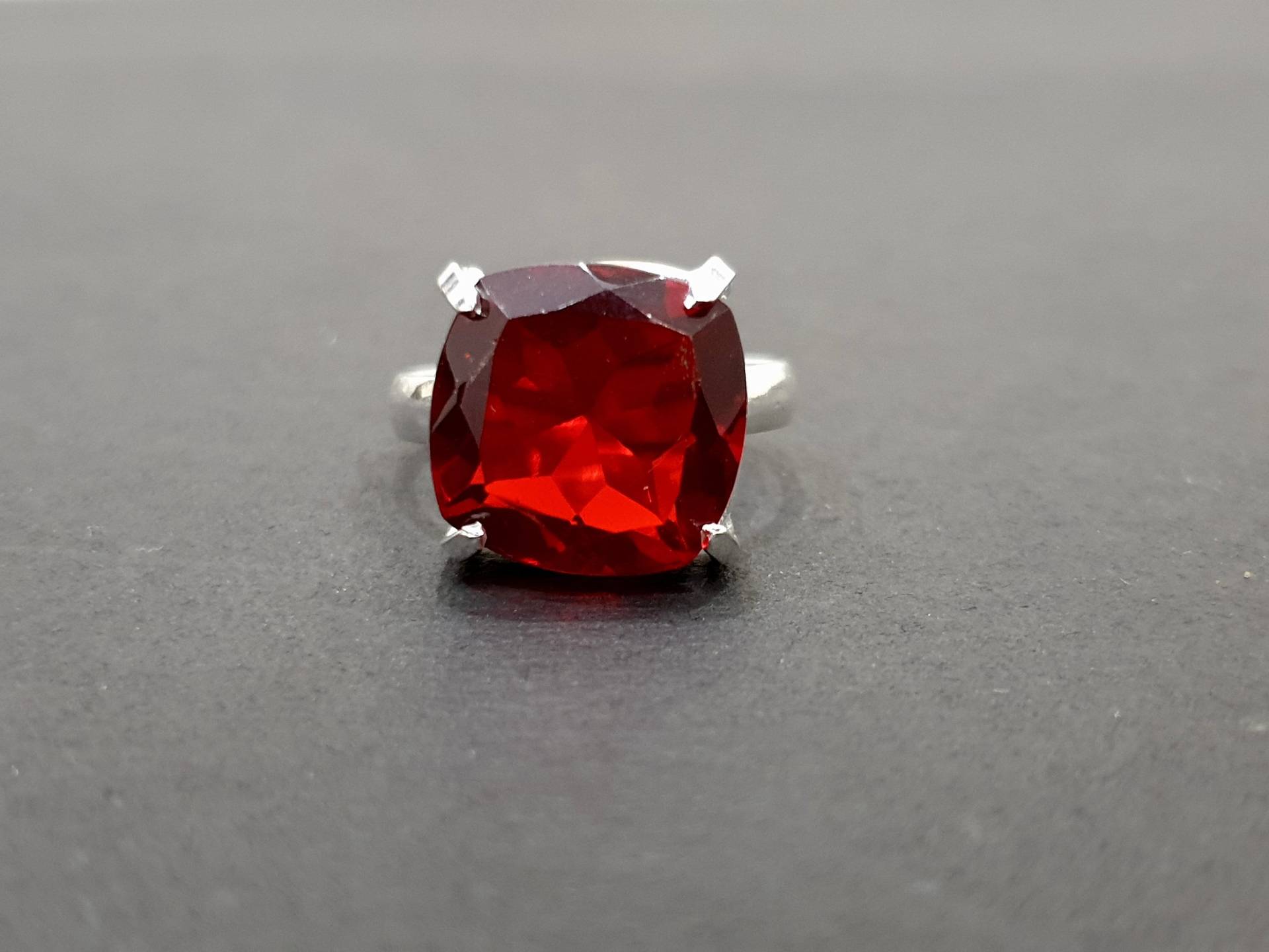 Roter Granat Ring, Quarz Edelstein Kissen Form 925 Massiv Sterling Silber Frauen Geschenk Gelb Gold Ring von jewelleryvilla