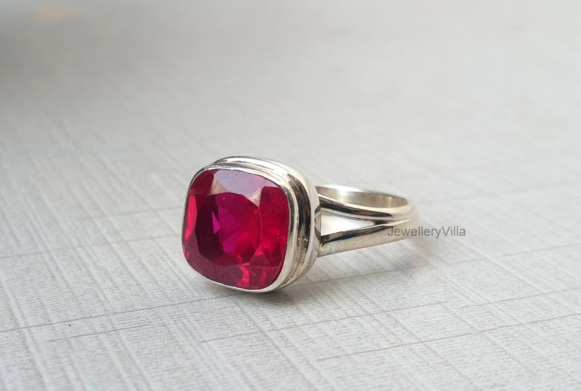 Rubin Ring, 925 Massiv Sterling Silber Schöner Behandelter Schnitt Roter Edelstein Gelbgold Frauen Geschenk Für Sie Rubin Ring, 925 Massiv Sterling Silber Schöner Behandelter Schnitt Roter Edelstein Gelbgold Frauen Geschenk Für Sie von jewelleryvilla