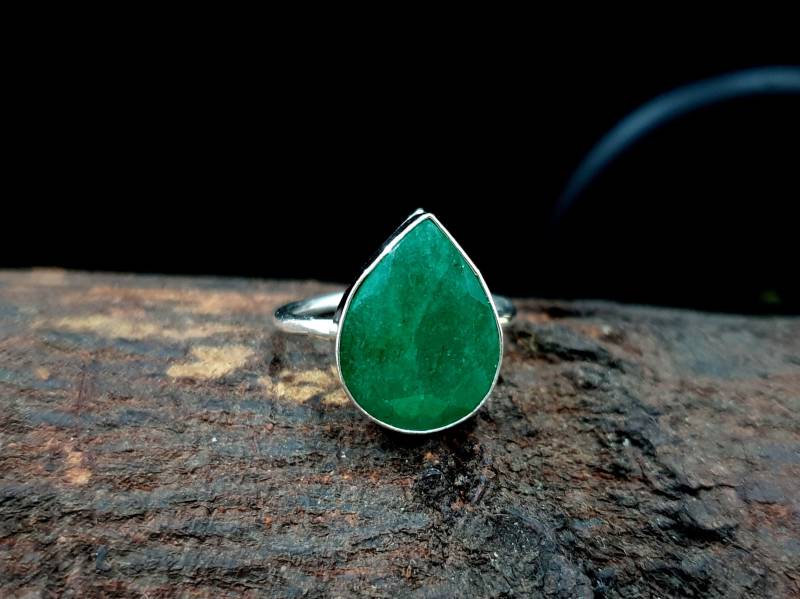 Smaragd Ring, Birne Natürlicher Edelstein, 925 Sterling Silber Roségold 22K Gelbgold, Handgemachter Ring von jewelleryvilla