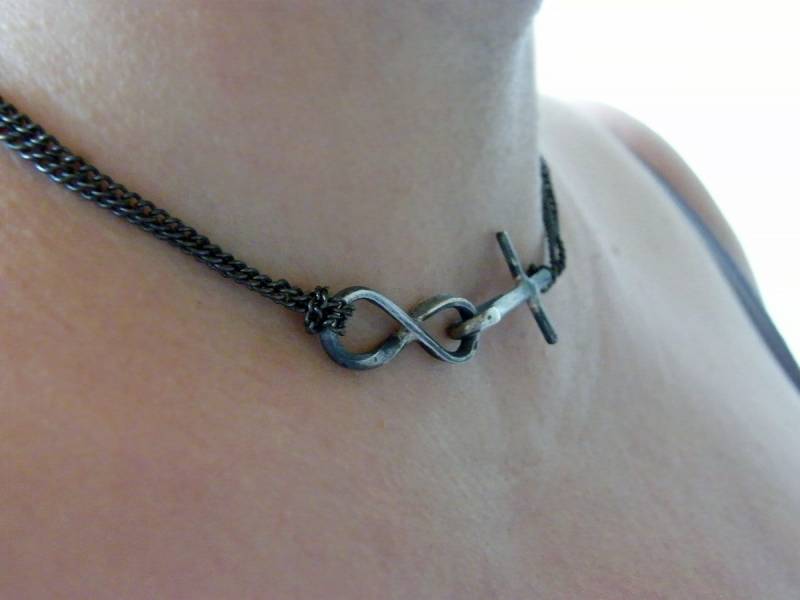 Ewigkeit. Handgemachte Kreuz Silberkette. Silbernes Und Eternity Anhänger. Rustikale, Geschwärzte von jewelryINESANTE