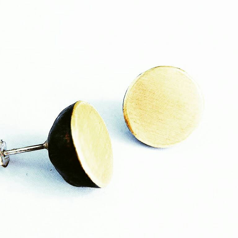 Kuppel. Oxidierte Silberne Kuppelohrringe, Messingrunde Scheiben, Einfache Runde Ohrringe von jewelryINESANTE