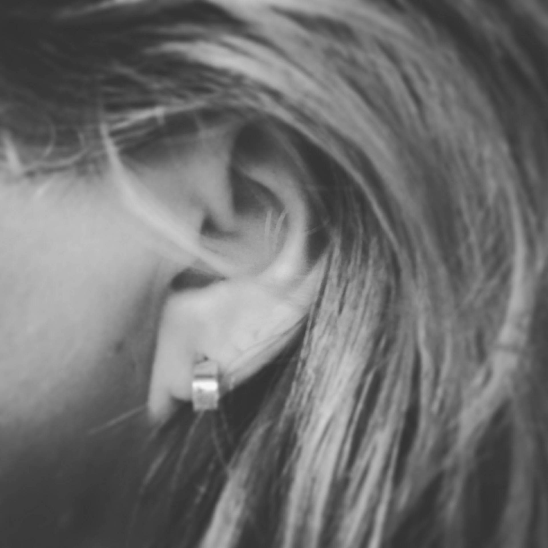 Manschette. Schlichte Halbrunde Creolen. Sterling Silber Ohrringe. Gebürstete Matte Silberohrringe. Herrenohrring. Herrenbekleidung von jewelryINESANTE