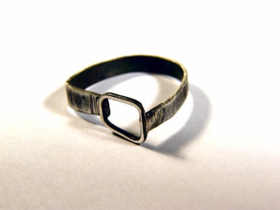 Schnalle. Oxidierter Silberring von jewelryINESANTE