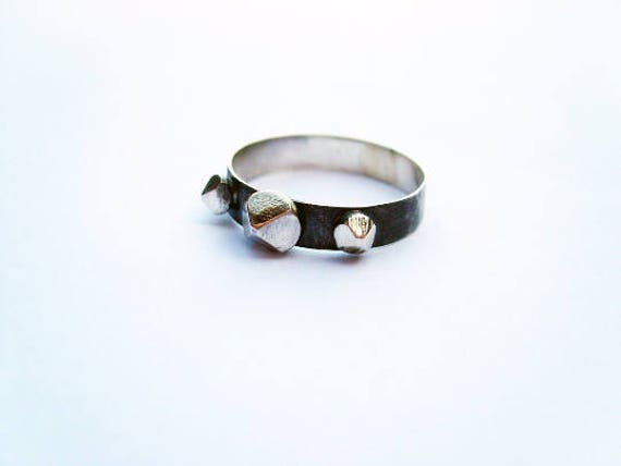 Spikes. Geschwärzter Silberring Mit Handgeschnitzten Zacken, Bandring, Unisex-Ring, Schwarz-Weiß von jewelryINESANTE