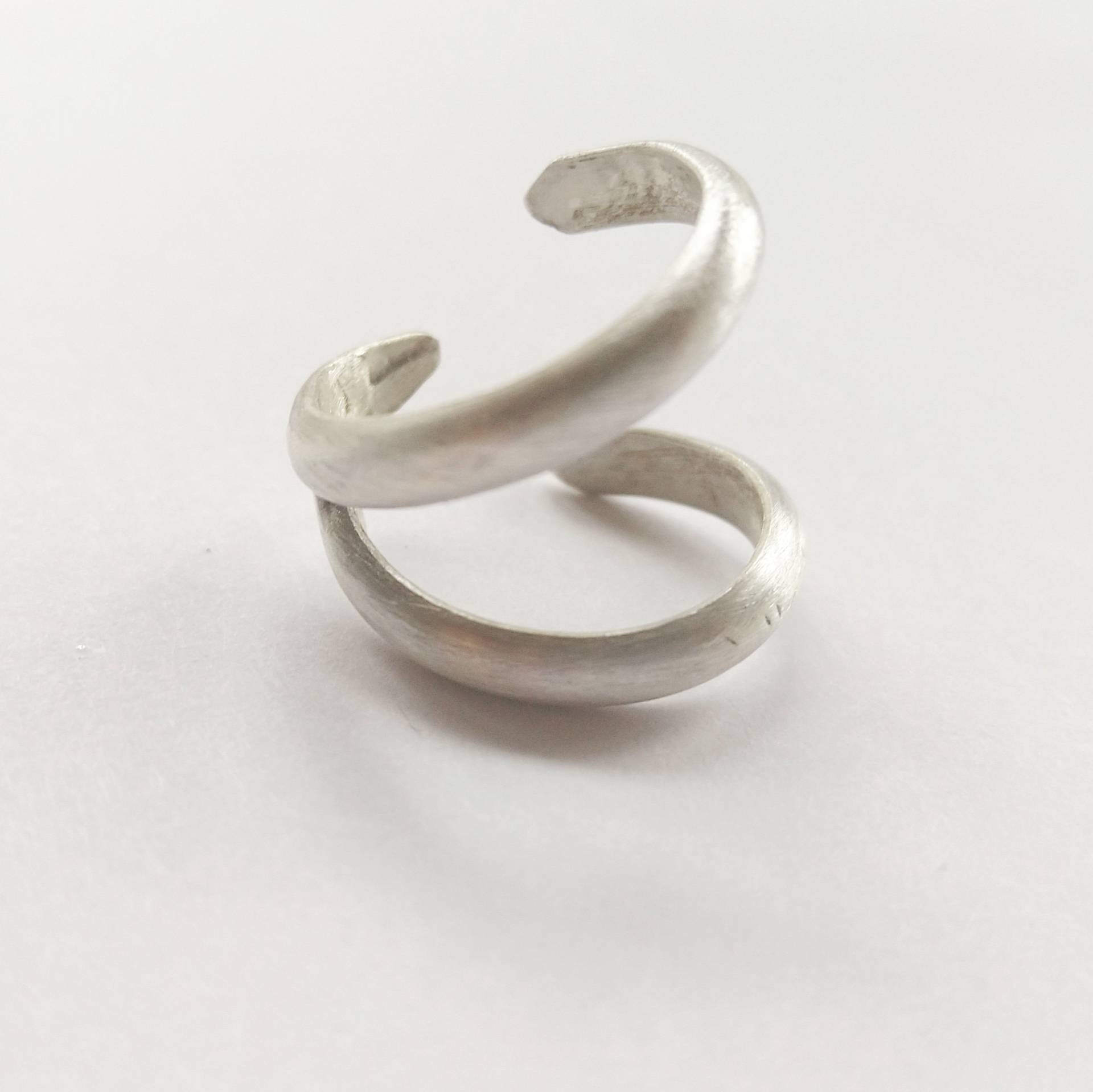 Zinke. Handgemachter Ring Aus Sterlingsilber. Ungewöhnliche Form Ring. Doppelring. Verstellbarer Offener Silber Mit Matter Oberfläche von jewelryINESANTE