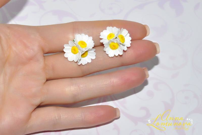Kamille Ohrstecker Weiß Schmuck Hochzeitstag Gänseblümchen Blume Ohrringe Frau Geschenk Kamille Ohrstecker Weiß Schmuck Hochzeitstag Gänseblümchen Blume Ohrringe Frau Geschenk von jewelryLomunovaAnna