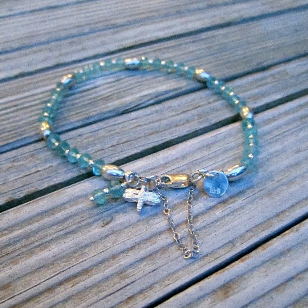 Blau Apatit Armband - Sterling Silber Schmuck Natürlicher Edelstein Schmetterling Charme Stapelbar Sicherheitskette Layer B-75 von jewelrybycarmal