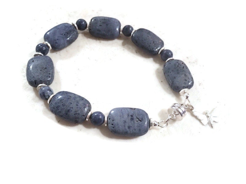 Blaues Armband - Schwamm Koralle Edelstein Schmuck Sterling Silber Denim Schmetterling Charm Chunky Perlen von jewelrybycarmal