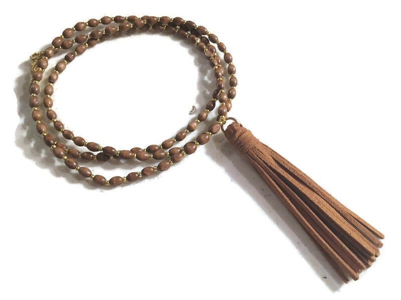 Braune Halskette - Holzschmuck Lang Statement Quasten Anhänger Goldschmuck Mode Trendy von jewelrybycarmal