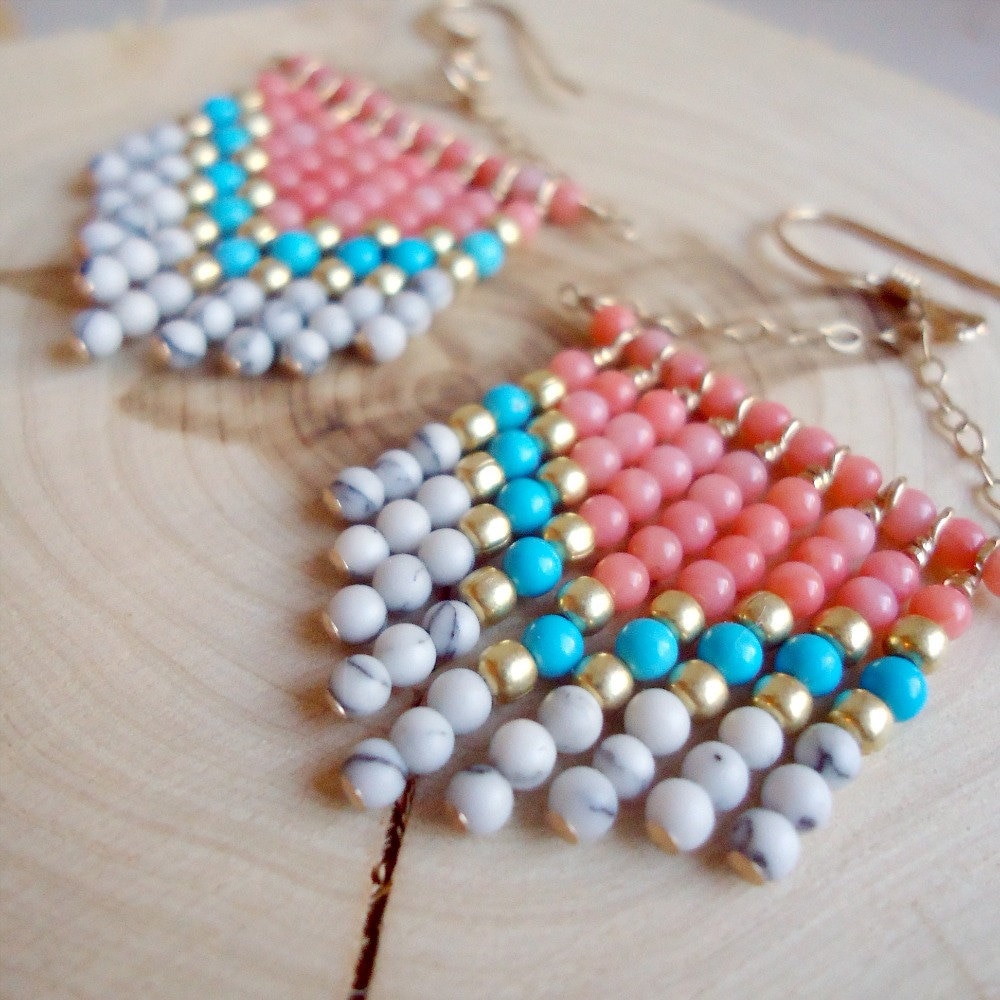 Chevron Ohrringe - Gold Schmuck Koralle Edelstein Kette Perlen von jewelrybycarmal