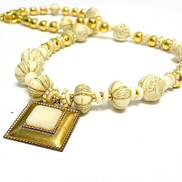 Creme Kette - Gelbgold Anhänger Schmuck Art Deco Perlen Geätzt Geschenkideen Für Sie Unikat Vintage Stil N-27 Creme Kette - Gelbgold Anhänger Schmuck Art Deco Perlen Geätzt Geschenkideen Für Sie Unikat Vintage Stil N-27 von jewelrybycarmal