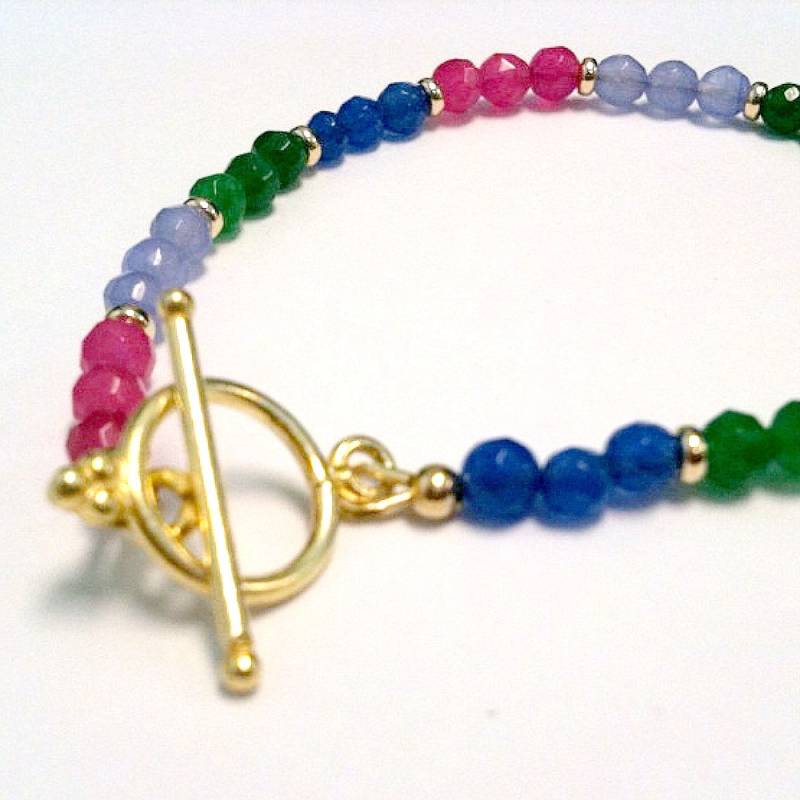 Jade Armband - Edelstein Schmuck Multicolor Regenbogen Gold Toggle Pink Grün Blau Lavendel Geschenk 19cm von jewelrybycarmal