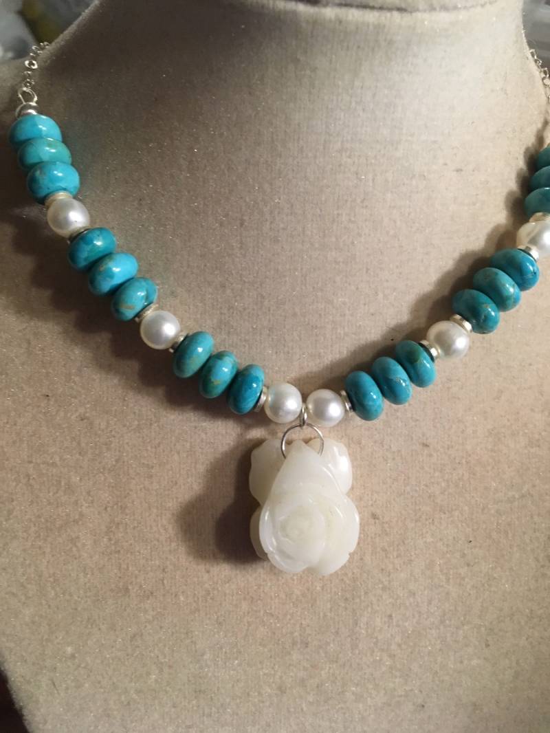 Königsmann Türkis Halskette - Perlenschmuck Blumenanhänger Schmuck Sterling Silber Perlen Kette Königsmann Türkis Halskette - Perlenschmuck Blumenanhänger Schmuck Sterling Silber Perlen Kette von jewelrybycarmal