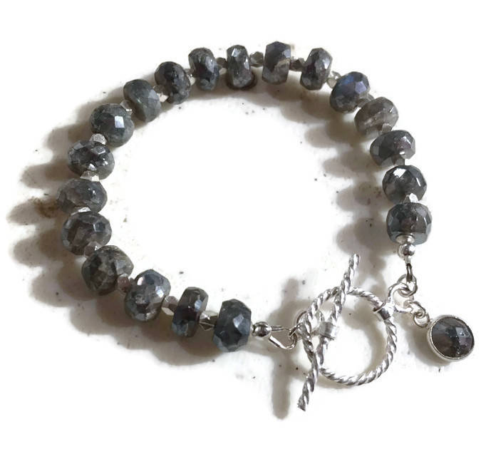 Labradorit Armband - Grauer Edelstein Schmuck Sterling Silber Charm Perlen von jewelrybycarmal