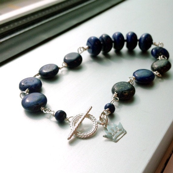 Lapis Armband Navy Blau Schmuck Sterling Silber Lazuli Natur Edelstein Denim Perlen Bar Krone Charm Toggle Layer Stack B-165 von jewelrybycarmal