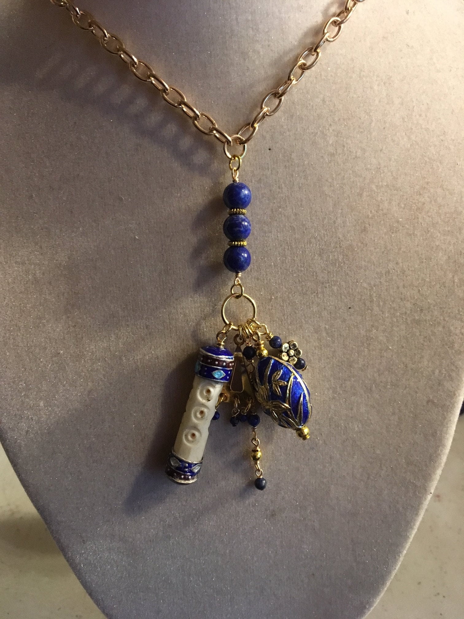 Marine Blau Halskette - Lapis Lazuli Edelstein Schmuck Goldschmuck Anhänger Cloisonne Charms von jewelrybycarmal