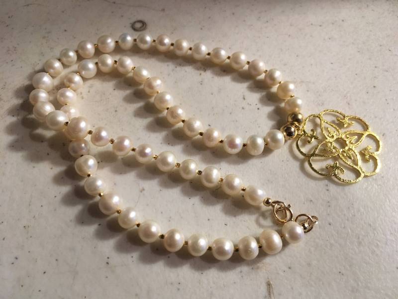 Perlen Halskette - Gold Schmuck Weißer Edelstein Anhänger Hochzeit Luxe Elegant Perlenbesetzt Perlen Halskette - Gold Schmuck Weißer Edelstein Anhänger Hochzeit Luxe Elegant Perlenbesetzt von jewelrybycarmal