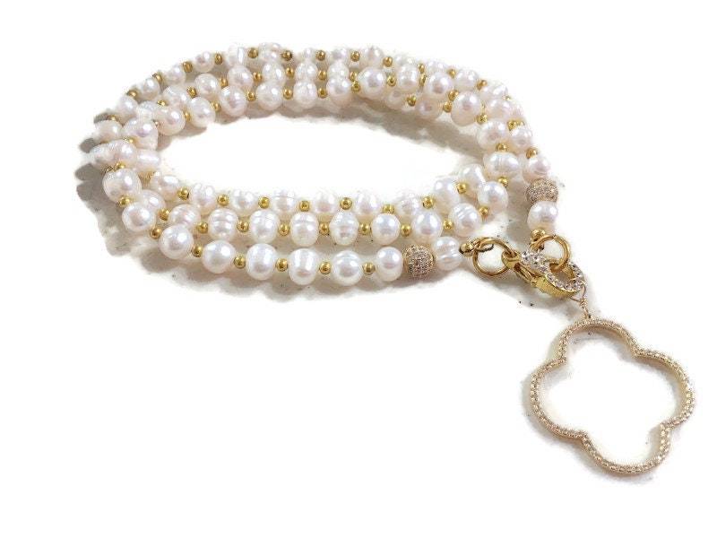 Perlen Kette - Gold Schmuck Weißer Edelstein Pave Cz Quatrefoil Anhänger Lang Hochzeit Geschenk Von Carmal Perlen Kette - Gold Schmuck Weißer Edelstein Pave Cz Quatrefoil Anhänger Lang Hochzeit Geschenk Von Carmal von jewelrybycarmal