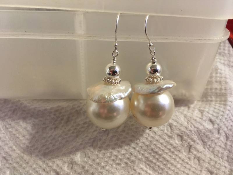 Perlen Ohrringe - Sterling Silber Schmuck Weißer Edelstein Hochzeit Juni Geburtsstein Handgemacht Geschenk Carmal Durchbohrt Perlen Ohrringe - Sterling Silber Schmuck Weißer Edelstein Hochzeit Juni Geburtsstein Handgemacht Geschenk Carmal Durchbohrt von jewelrybycarmal