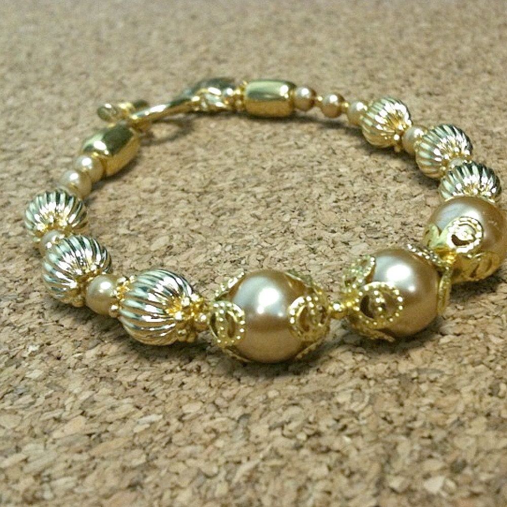 Perlenarmband - Gelbgold Schmuck Hochzeitsschmuck Mutter Der Braut Blatt Charm Statement Elegant B-14 Perlenarmband - Gelbgold Schmuck Hochzeitsschmuck Mutter Der Braut Blatt Charm Statement Elegant B-14 von jewelrybycarmal