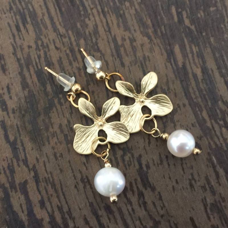 Perlenohrringe - Perlenschmuck Juni Geburtsstein Hochzeitsohrringe Goldschmuck Edelsteinschmuck Blume Mod Mode von jewelrybycarmal