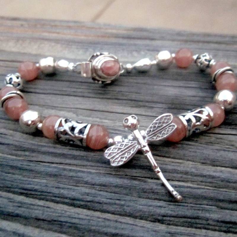 Rosa Armband - Rhodochrosit Schmuck Libelle Charm Natürlicher Edelstein Sterling Silber Unikat Filigran von jewelrybycarmal