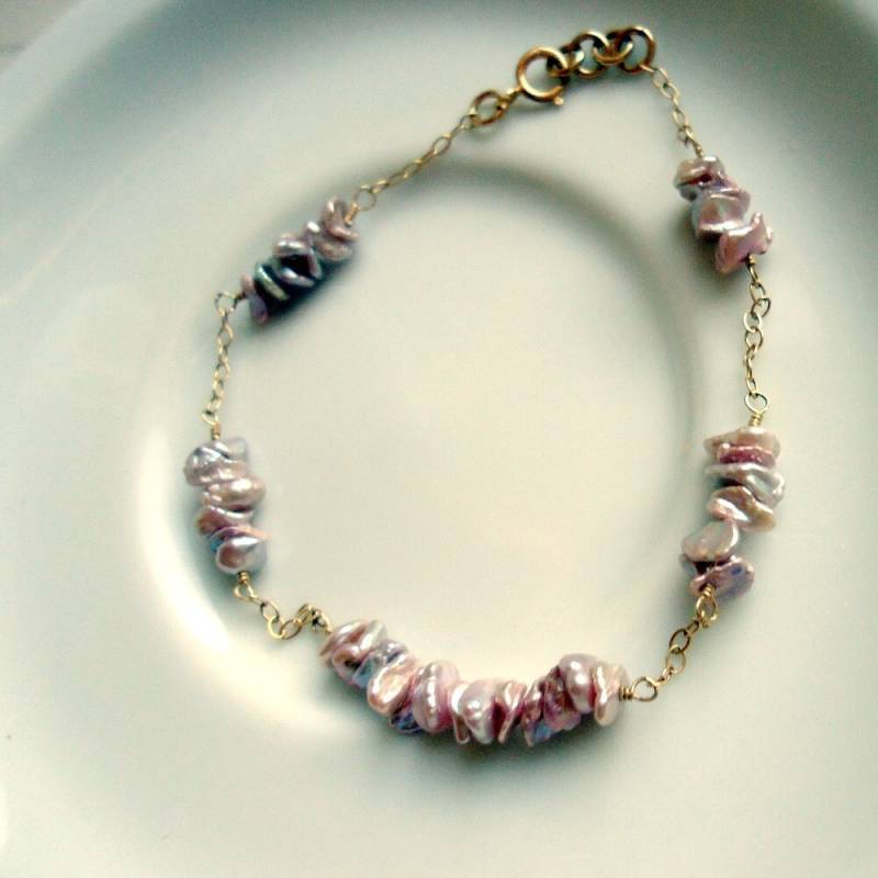 Rosa Perlen Armband Gold Schmuck Hochzeit Kette Irisierende Perlmutt Edelstein Handgemacht Einzigartige Layer Stack Brautjungfer Rosa Perlen Armband Gold Schmuck Hochzeit Kette Irisierende Perlmutt Edelstein Handgemacht Einzigartige Layer Stack Brautjungfer von jewelrybycarmal