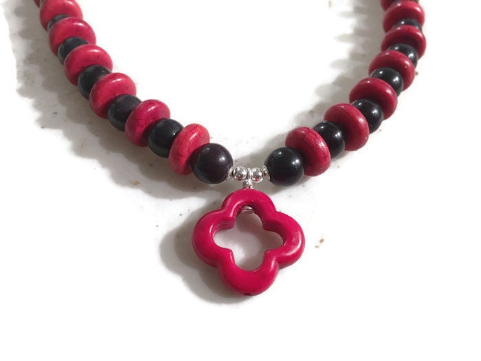 Rote Und Schwarze Türkis Kette - Howlith Edelstein Schmuck Sterling Silber Quatrefoil Anhänger Mode von jewelrybycarmal