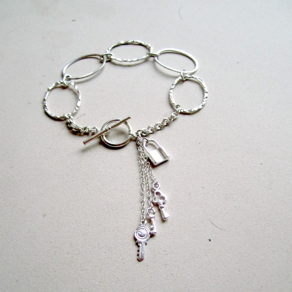 Silber Gliederarmband Mit Verschluss Und Schlüsselanhängern Hochzeitsschmuck Kette Schmuck Liebe Jahrestag Verlobung B-68 Silber Gliederarmband Mit Verschluss Und Schlüsselanhängern Hochzeitsschmuck Kette Schmuck Liebe Jahrestag Verlobung B-68 von jewelrybycarmal