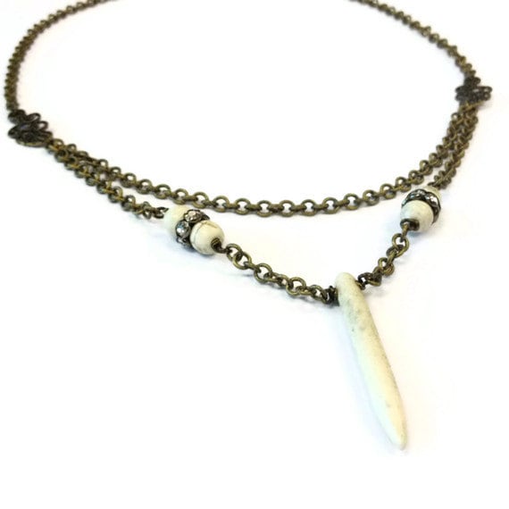 Weiße Türkis Kette - Spike Anhänger Schmuck Messing Boho Edelstein Punkt Modern Multi Strang Crystal N-340 von jewelrybycarmal