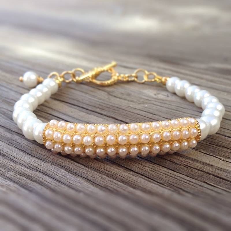Weißes Armband - Hochzeitsschmuck Perlenschmuck Gelbgold Perlen Braut Mode Juni Geburtsstein Weißes Armband - Hochzeitsschmuck Perlenschmuck Gelbgold Perlen Braut Mode Juni Geburtsstein von jewelrybycarmal