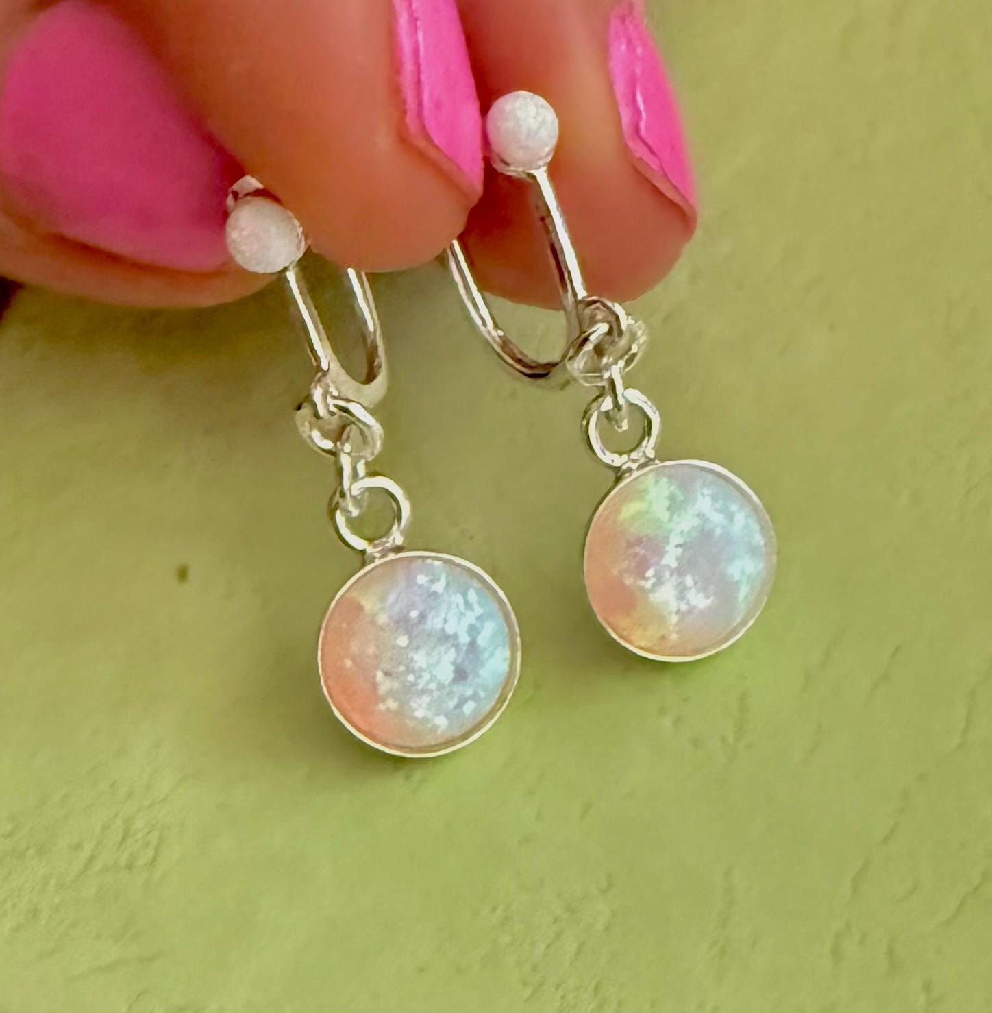 Clip Auf Schraubverschluss Opal Ohrringe Sterling Silber, Weißer Nicht Durchbohrte Ohrringe, Boho Braut Schmuck, Mädchen Clip Auf Schraubverschluss Opal Ohrringe Sterling Silber, Weißer Nicht Durchbohrte Ohrringe, Boho Braut Schmuck, Mädchen von jewelrybyirina