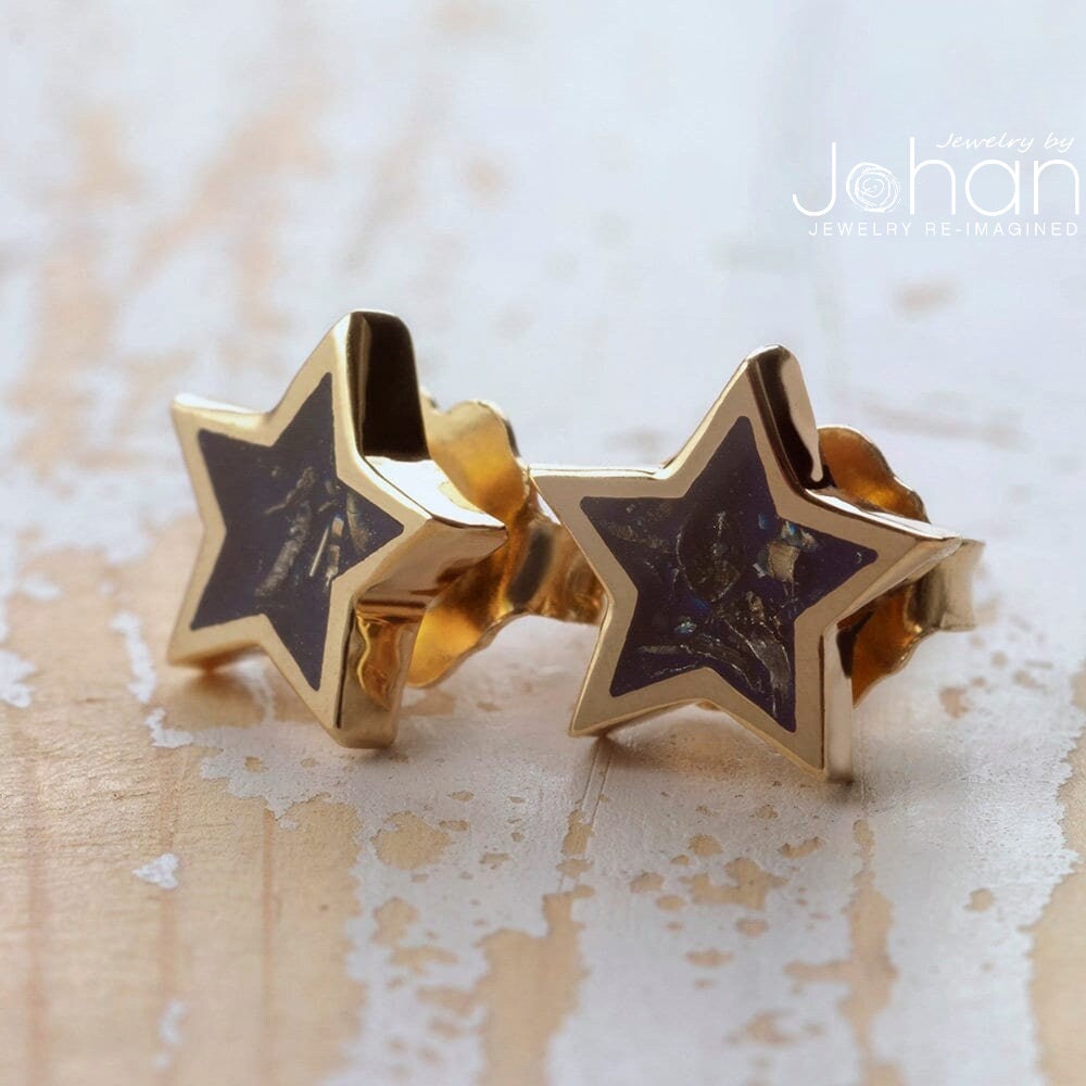Blaue Stardust-Ohrstecker Aus Gelbgold Blaue Stardust-Ohrstecker Aus Gelbgold von jewelrybyjohan