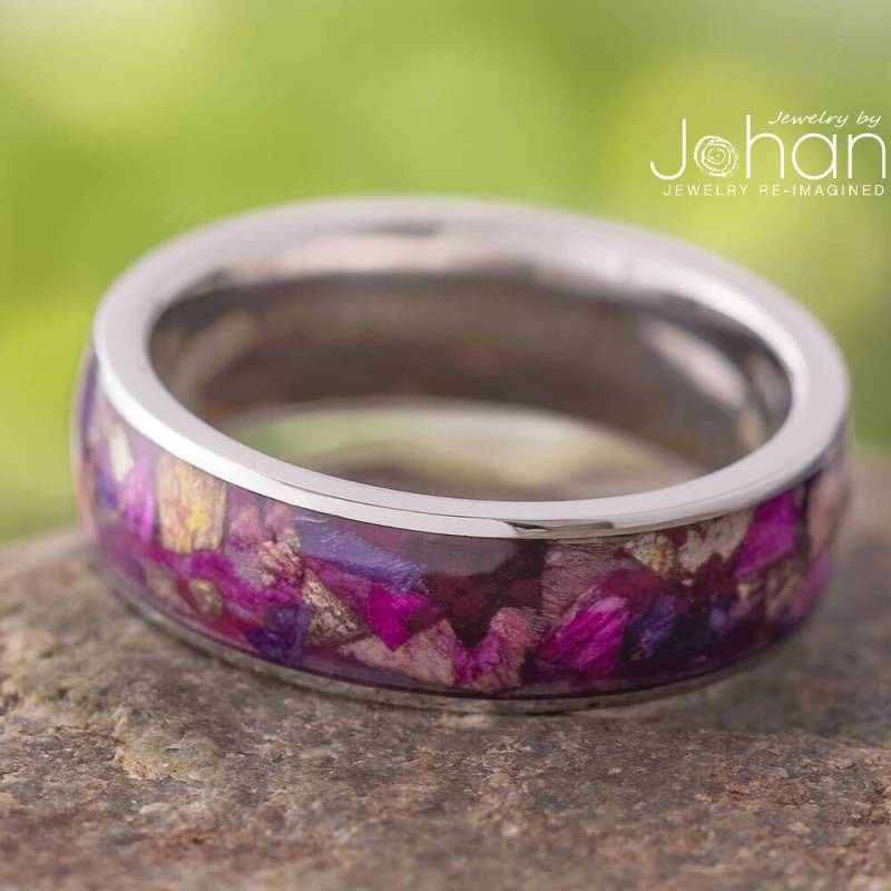Blütenblatt Ring, Titan Ehering Eingelegt Mit Personalisierten Blütenblättern, Blumenschmuck Blütenblatt Ring, Titan Ehering Eingelegt Mit Personalisierten Blütenblättern, Blumenschmuck von jewelrybyjohan