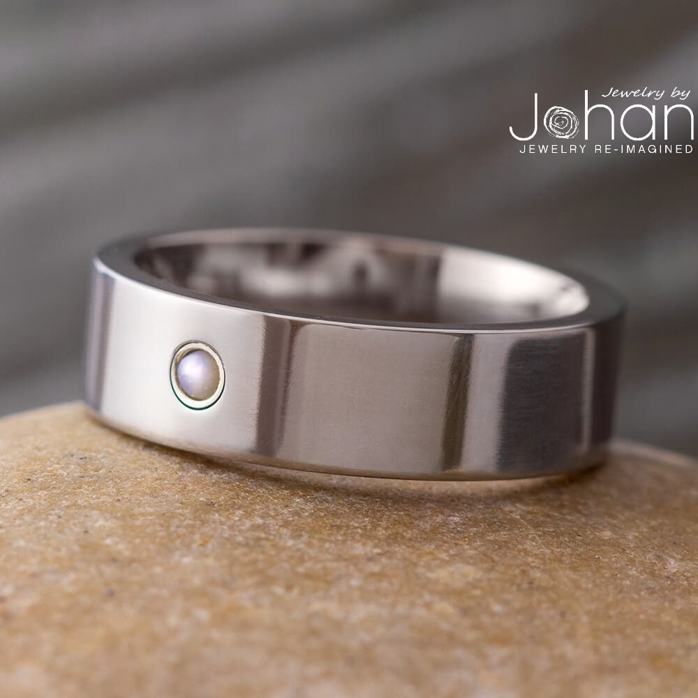Einfacher Opal Edelstein Und Titan Ehering, Anpassen Mit Verschiedenen Edelsteinen von jewelrybyjohan